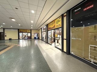 Negozio in Affitto a Catanzaro, 1'200&euro;, 115 m²