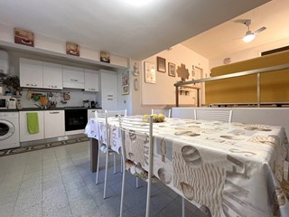Quadrilocale in Vendita a Stalettì, 90'000€, 105 m²
