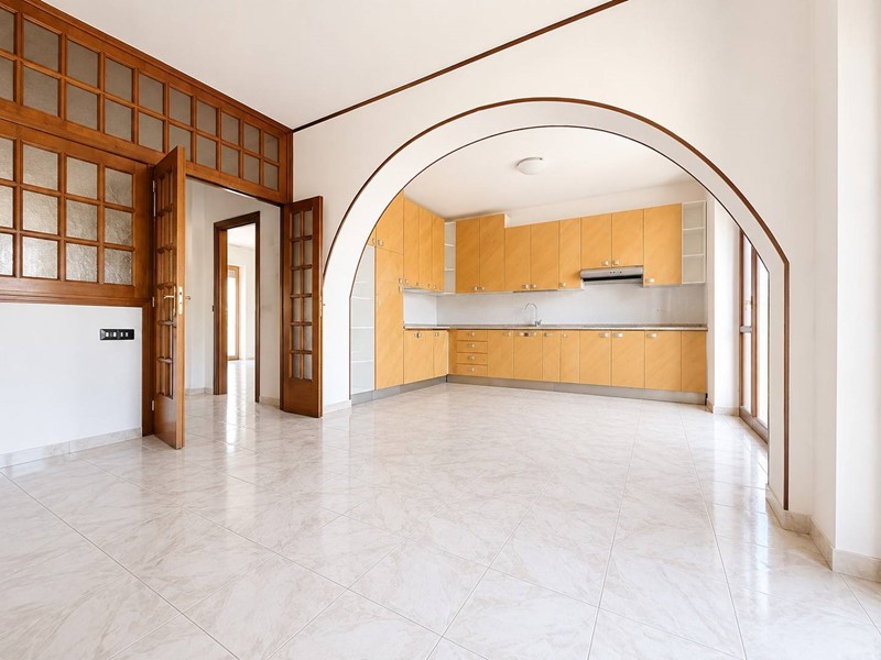 Quadrilocale in Vendita a Catanzaro, 115'000&euro;, 143 m²