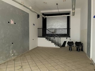 Negozio in Affitto a Catanzaro, 500&euro;, 55 m²