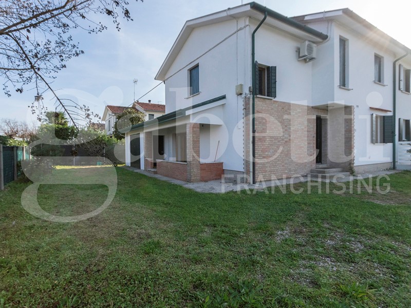 Villa bifamiliare in Vendita a Mogliano Veneto, 269'000&euro;, 120 m², con Box