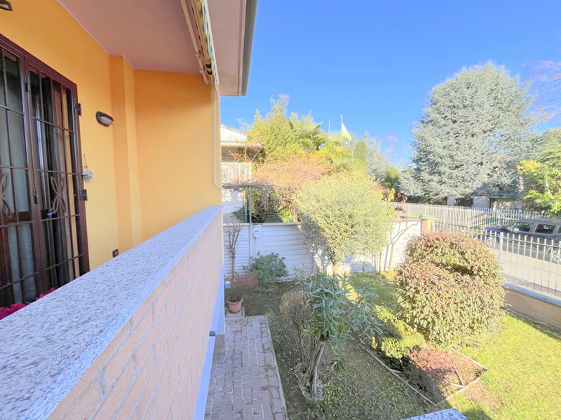 Villa in Vendita a Mesero, 275'000&euro;, 151 m², con Box