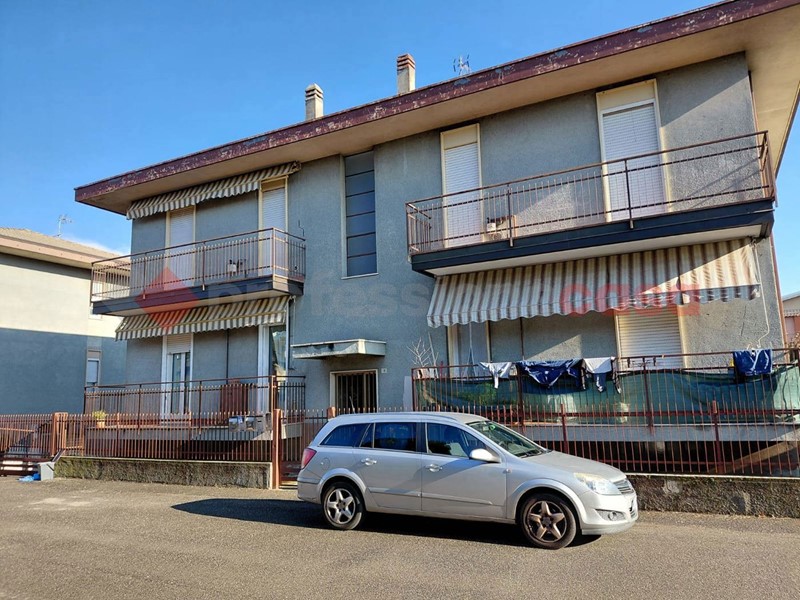 Trilocale in Vendita a Dairago, 93'000&euro;, 80 m²