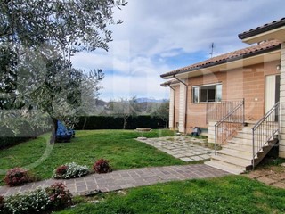 Casa Indipendente in Affitto a Isernia, 550&euro;, 110 m²