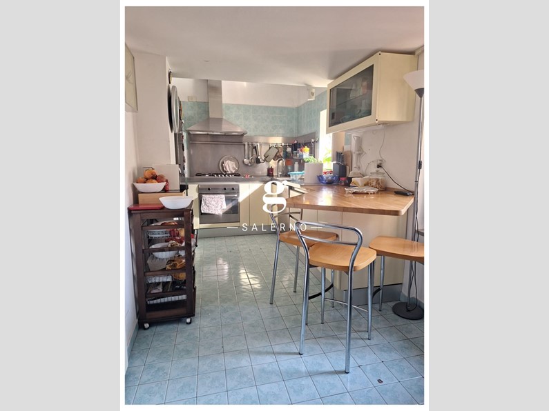 Appartamento in Vendita a Salerno, 480'000€, 294 m²