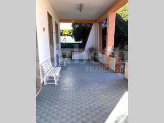 Villa in Vendita a Avola, 280'000&euro;, 185 m², con Box