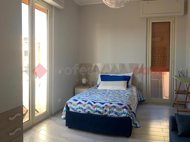 Trilocale in Affitto a Reggio Calabria, 1'200€, 80 m², arredato