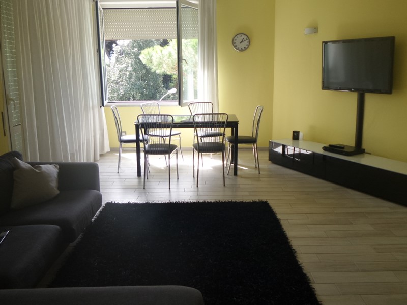 Appartamento in Vendita a Viareggio, zona Don Bosco, 595'000€, 145 m², arredato, con Box