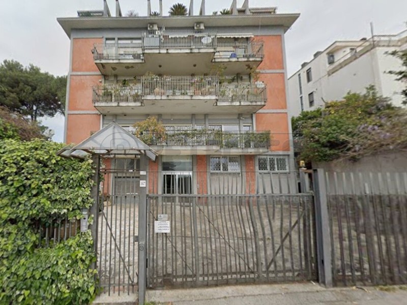 Appartamento in Vendita a Salerno, zona Torrione Alto, 600'000€, 150 m²