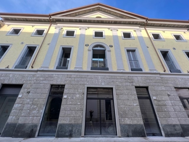 Immobile commerciale in Vendita a Como, 1'100'000€, 285 m²
