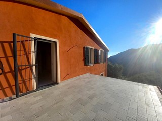 Casa Semi Indipendente in Vendita a Avegno, 188'000&euro;, 85 m²