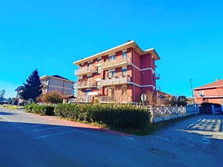 Trilocale in Vendita a Leinì, 200'000&euro;, 98 m², con Box