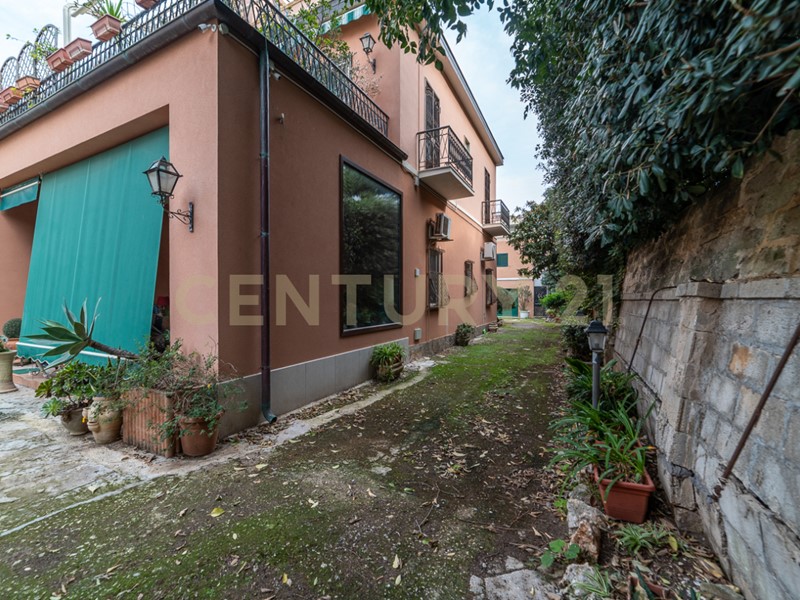 Casa Indipendente in Vendita a Siracusa, zona Scala Greca, 450'000&euro;, 450 m², arredato, con Box
