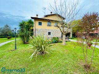 Casa Indipendente in Vendita a Luni, zona Isola, 998'000€, 330 m²