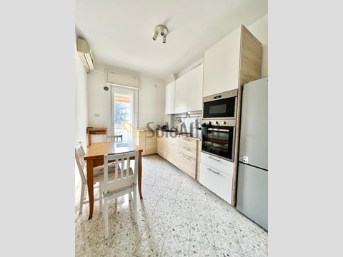 Trilocale in Affitto a Bari, zona Picone, 950€, 100 m², arredato