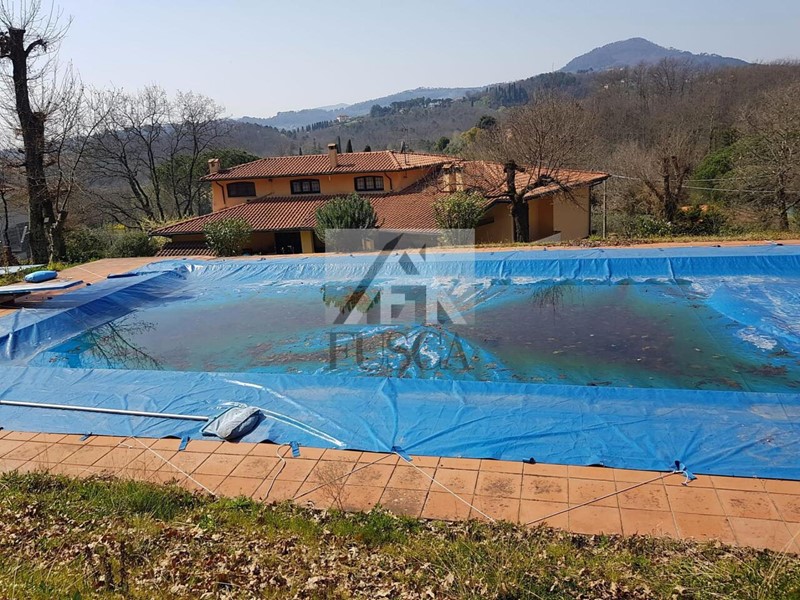 Casa Indipendente in Vendita a Lucca, zona Arsina, 870'000&euro;, 350 m², con Box