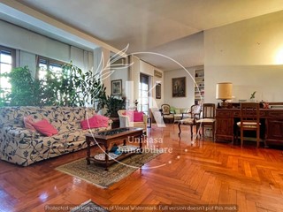 Appartamento in Vendita a Savona, zona Centro cittÃ, 410'000€, 190 m²