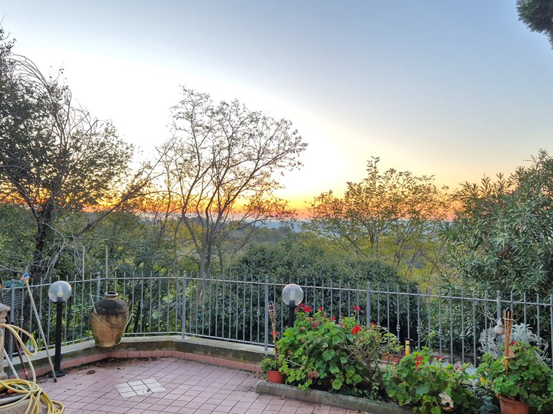 Villa in Vendita a Fano, zona SAN CESAREO, 360'000&euro;, 149 m², arredato