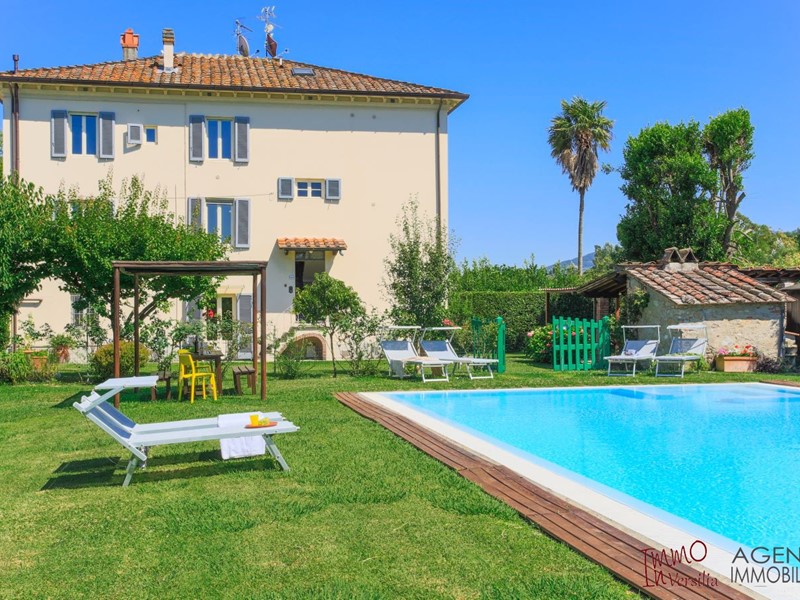 Villa in Vendita a Lucca, 1'100'000&euro;, 300 m²