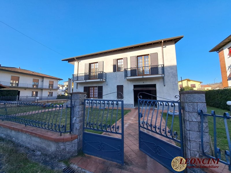 Villa in Vendita a Aulla, 265'000&euro;, 270 m²