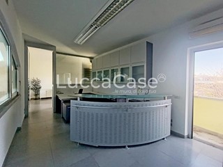 Ufficio in Affitto a Viareggio, 750&euro;, 60 m²