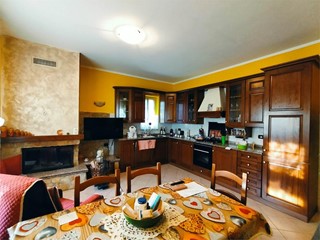 Casa Semi Indipendente in Vendita a Luni, zona Isola, 295'000€, 100 m², arredato