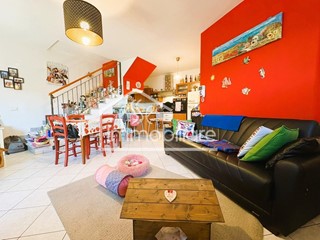 Trilocale in Vendita a Vinci, zona Spicchio, 235'000&euro;, 70 m²