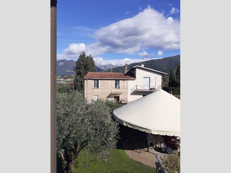 Casale in Vendita a Massa, zona San Cristoforo, 299'000&euro;, 200 m²
