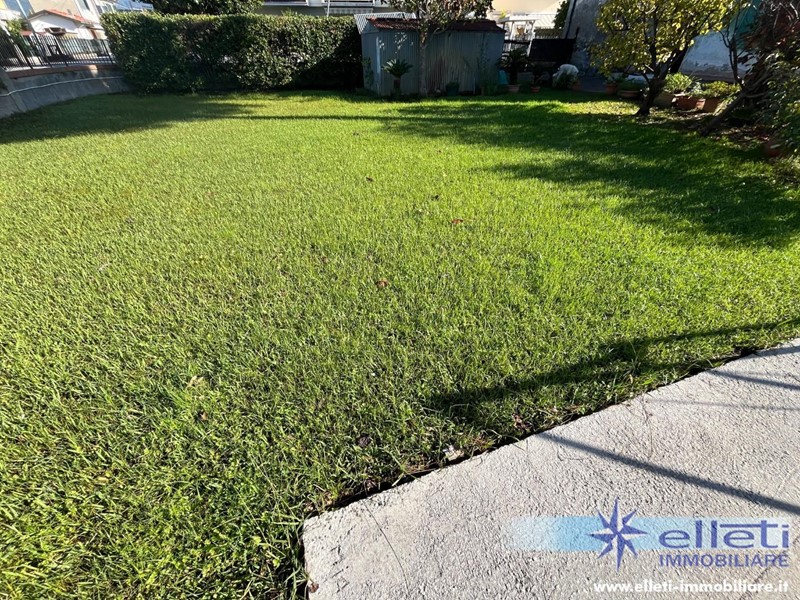 Casa Indipendente in Vendita a Massa, zona Marina di Massa, 280'000&euro;, 100 m²