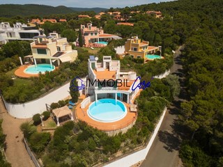 Casa Indipendente in Vendita a Rosignano Marittimo, 690'000&euro;, 200 m², con Box