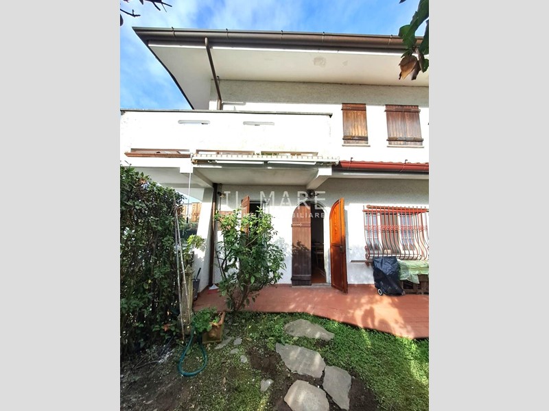 Villetta a schiera in Vendita a Massa, zona Marina di Massa, 285'000&euro;, 80 m²