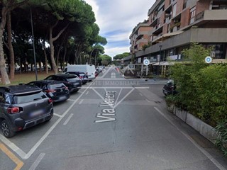 Negozio in Affitto a Carrara, zona Marina di Carrara, 750&euro;, 35 m²