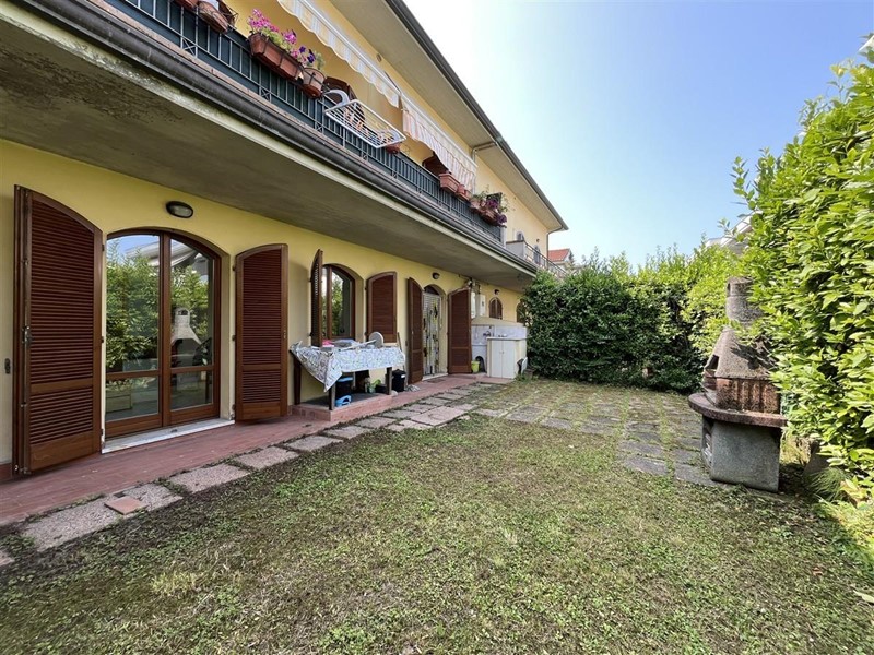 Appartamento in Vendita a Massa, zona Marina di Massa, 275'000€, 95 m², arredato