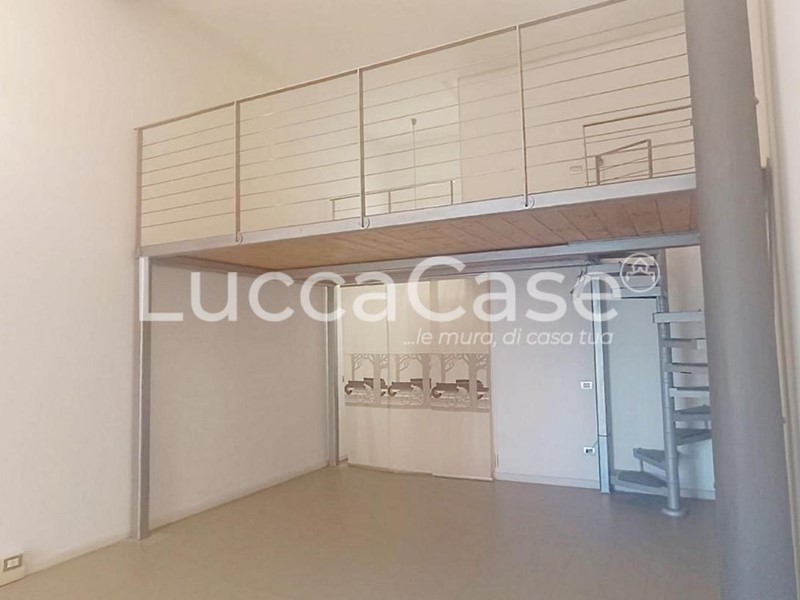 Ufficio in Affitto a Lucca, zona San Concordio Contrada, 600&euro;, 58 m²