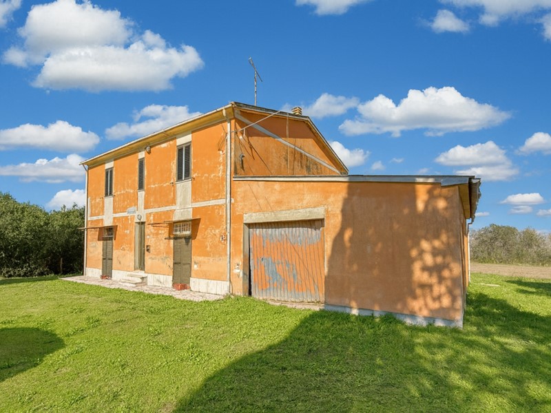 Casa di corte in Vendita a Casciana Terme Lari, zona Perignano, 600'000&euro;, 160 m², con Box
