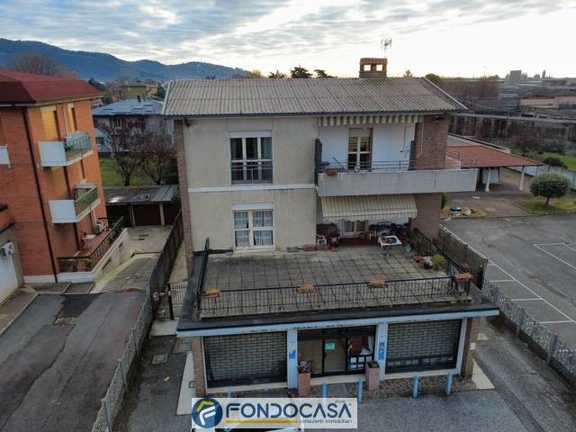 Quadrilocale in Vendita a Cologne, 155'000&euro;, 166 m²