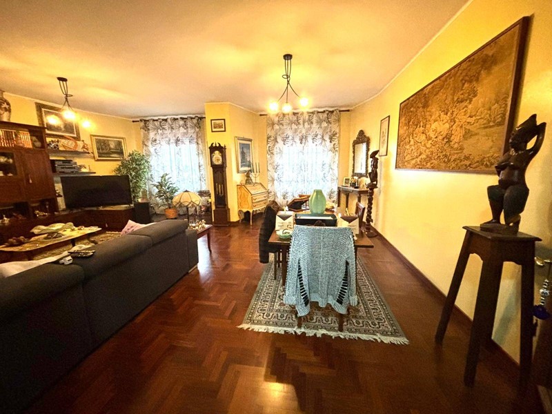 Appartamento in Vendita a Alessandria, 180'000€, 170 m²