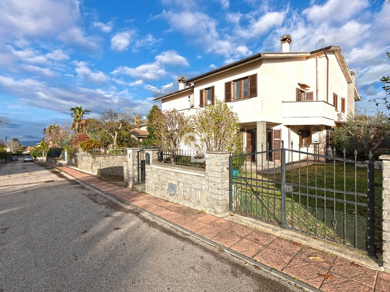 Villa in Vendita a Bomarzo, 149'000&euro;, 115 m²