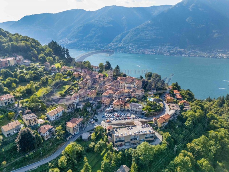 Casa Indipendente in Vendita a Faggeto Lario, 390'000&euro;, 450 m²