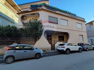 Ufficio in Affitto a Marcianise, 900&euro;, 180 m²