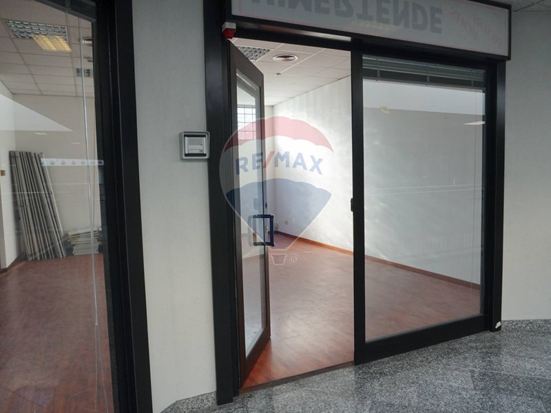 Negozio in Affitto a Brugherio, 350&euro;, 47 m²