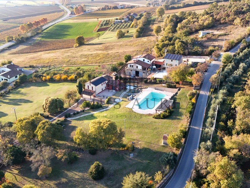 Casa Indipendente in Vendita a Alonte, 428 m²