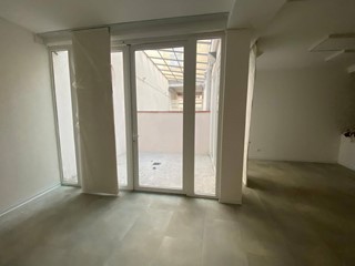 Attività commerciale in Affitto a Pontedera, 1'800&euro;, 170 m²