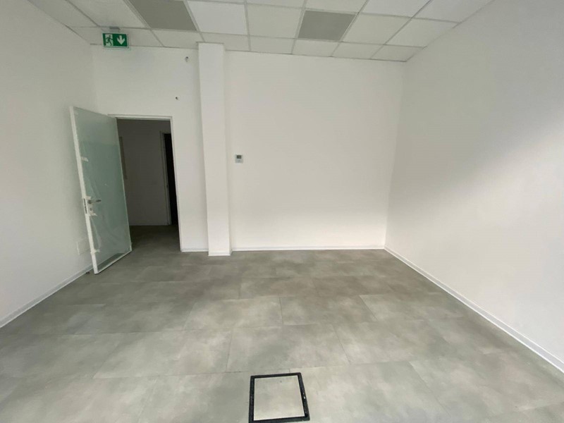 Attività commerciale in Vendita a Pontedera, 360'000&euro;, 170 m²
