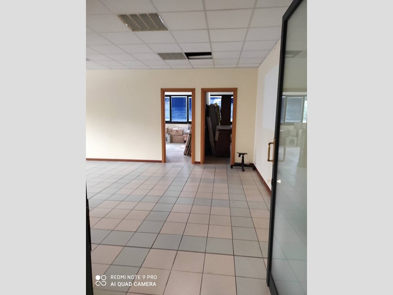 Ufficio in Affitto a Lucca, 1'300&euro;, 130 m²