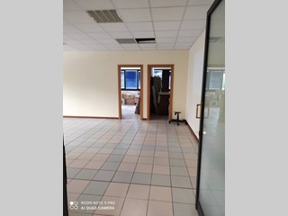 Ufficio in Affitto a Lucca, 1'300&euro;, 130 m²