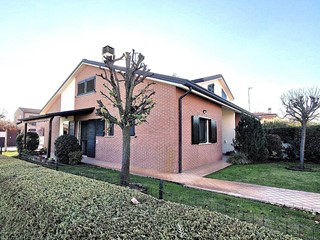 Villa in Vendita a Ferrara, 690'000&euro;, 200 m²