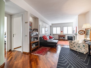 Appartamento in Vendita a Valmadrera, 510'000€, 208 m²