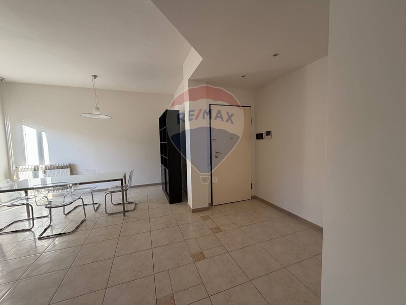 Trilocale in Vendita a Ancona, 155'000€, 113 m², con Box