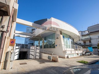 Immobile commerciale in Vendita a Siracusa, 350'000&euro;, 735 m²